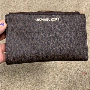 Michal kors phone wallet